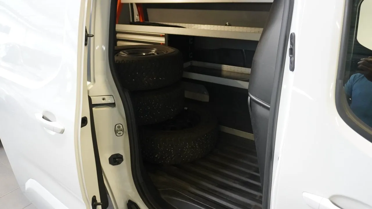 Vehicle image 20
