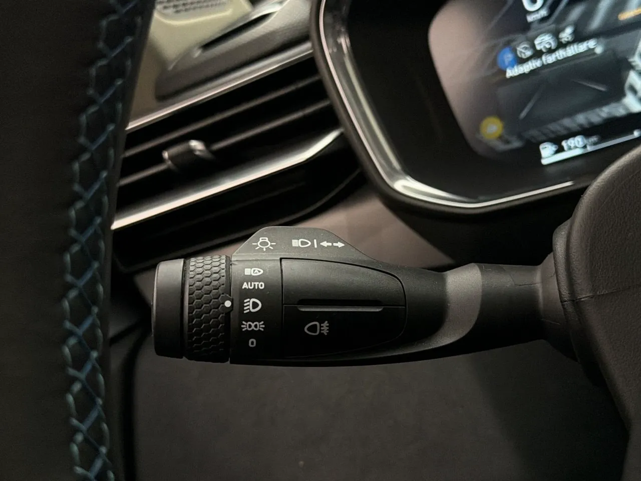 Vehicle image 29