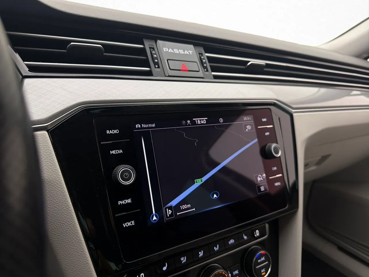 Vehicle image 18