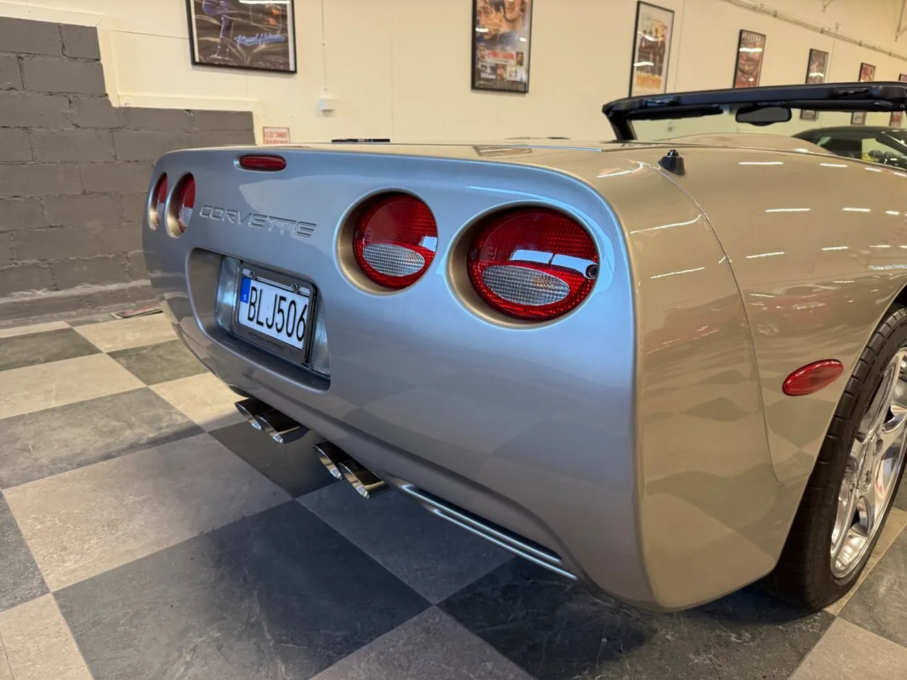Vehicle image 18