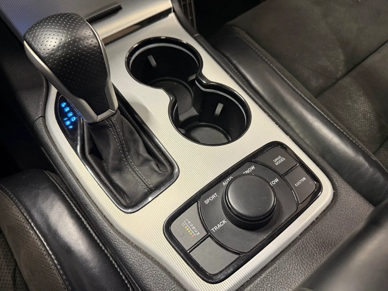 Vehicle image 25