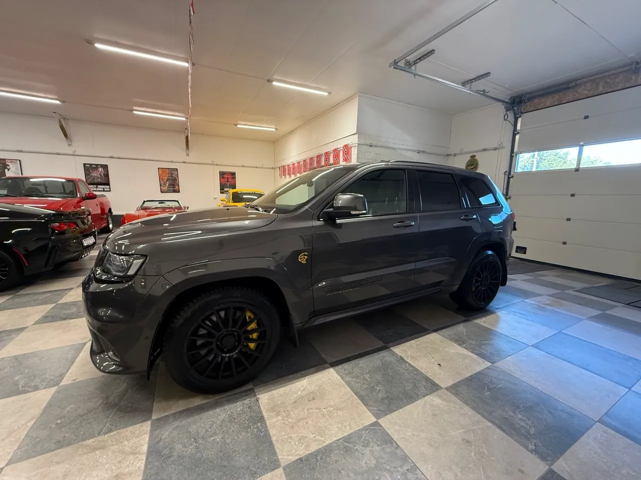 Vehicle image 6