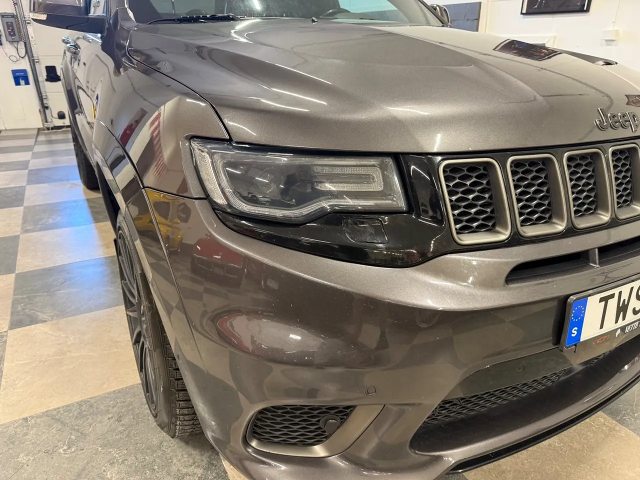 Vehicle image 15