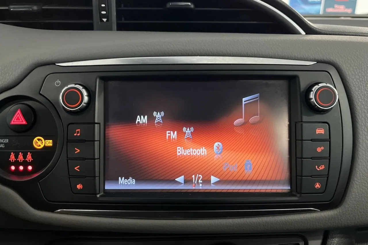 Vehicle image 15