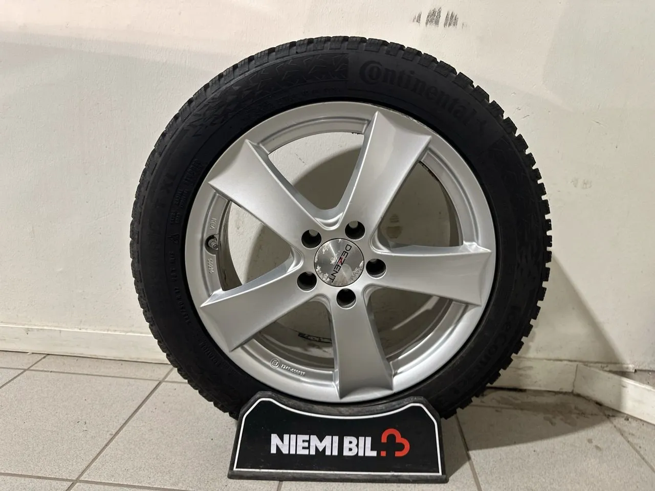 Vehicle image 17