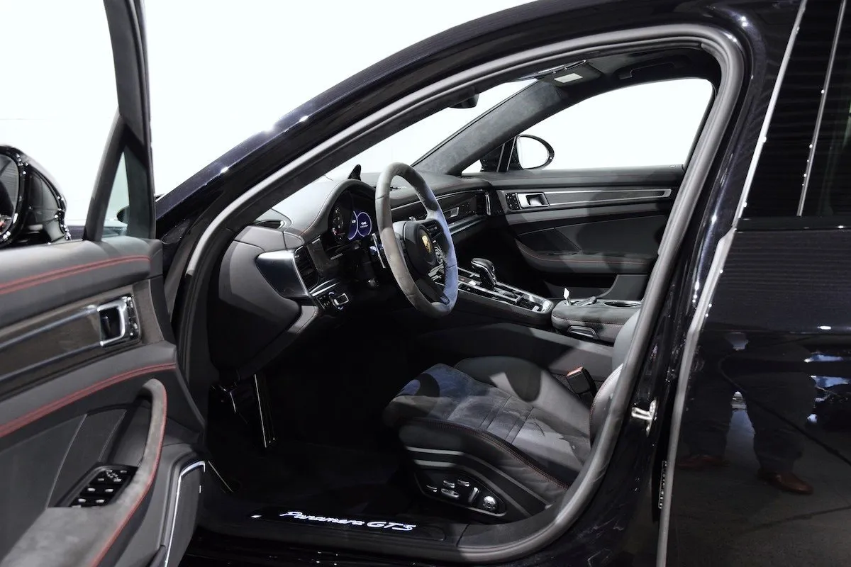 Vehicle image 14
