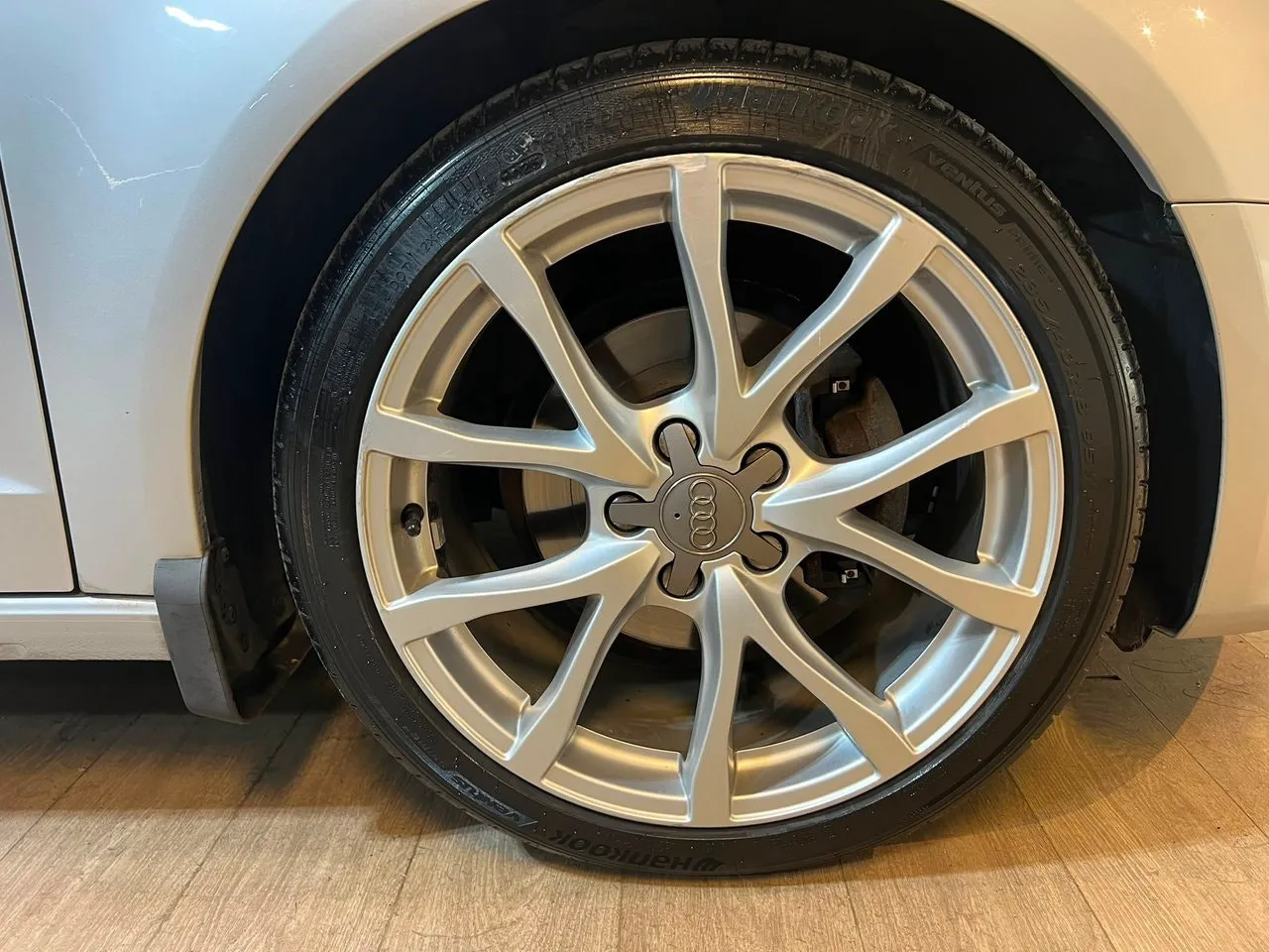 Vehicle image 21