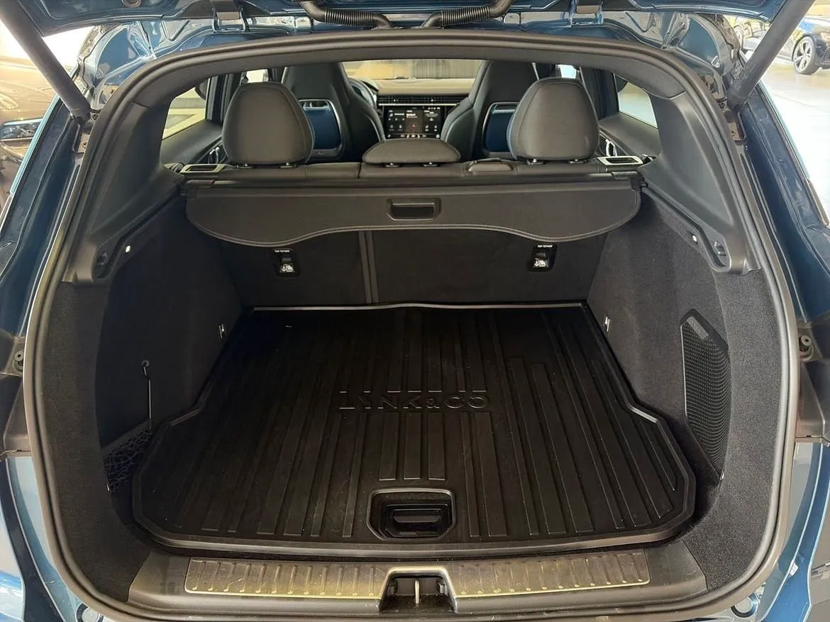 Vehicle image 16