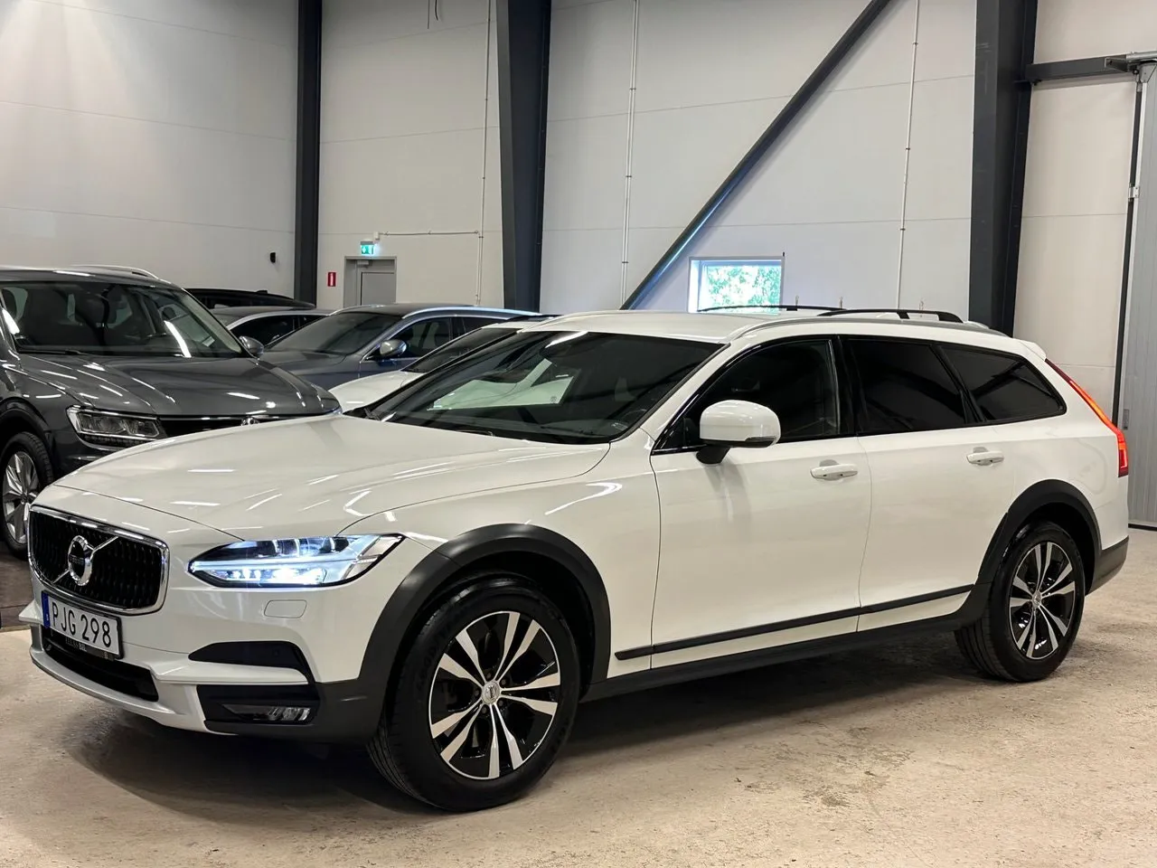 Vehicle image 5