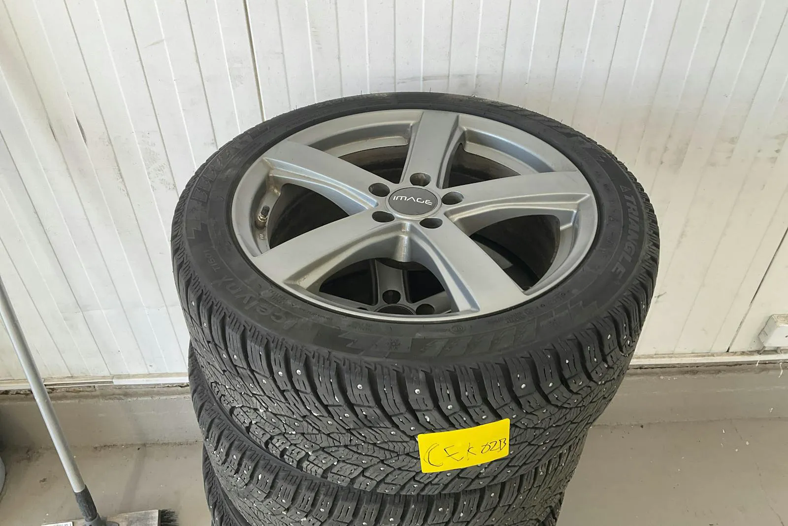 Vehicle image 17