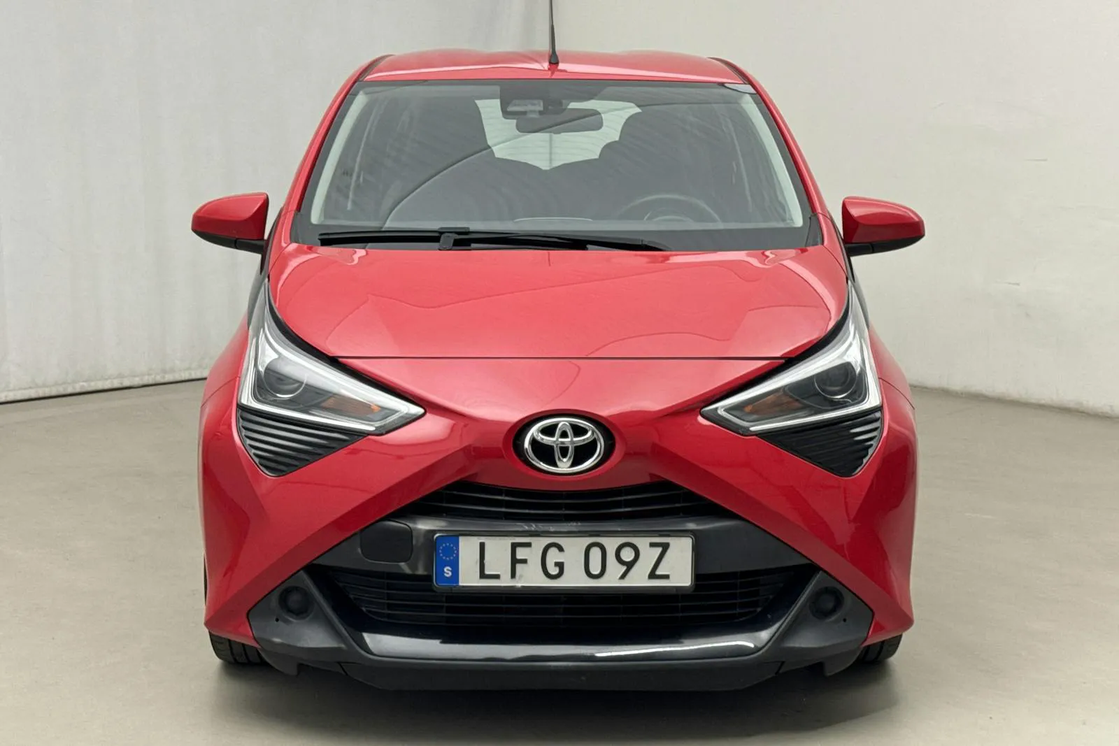 Vehicle image 3