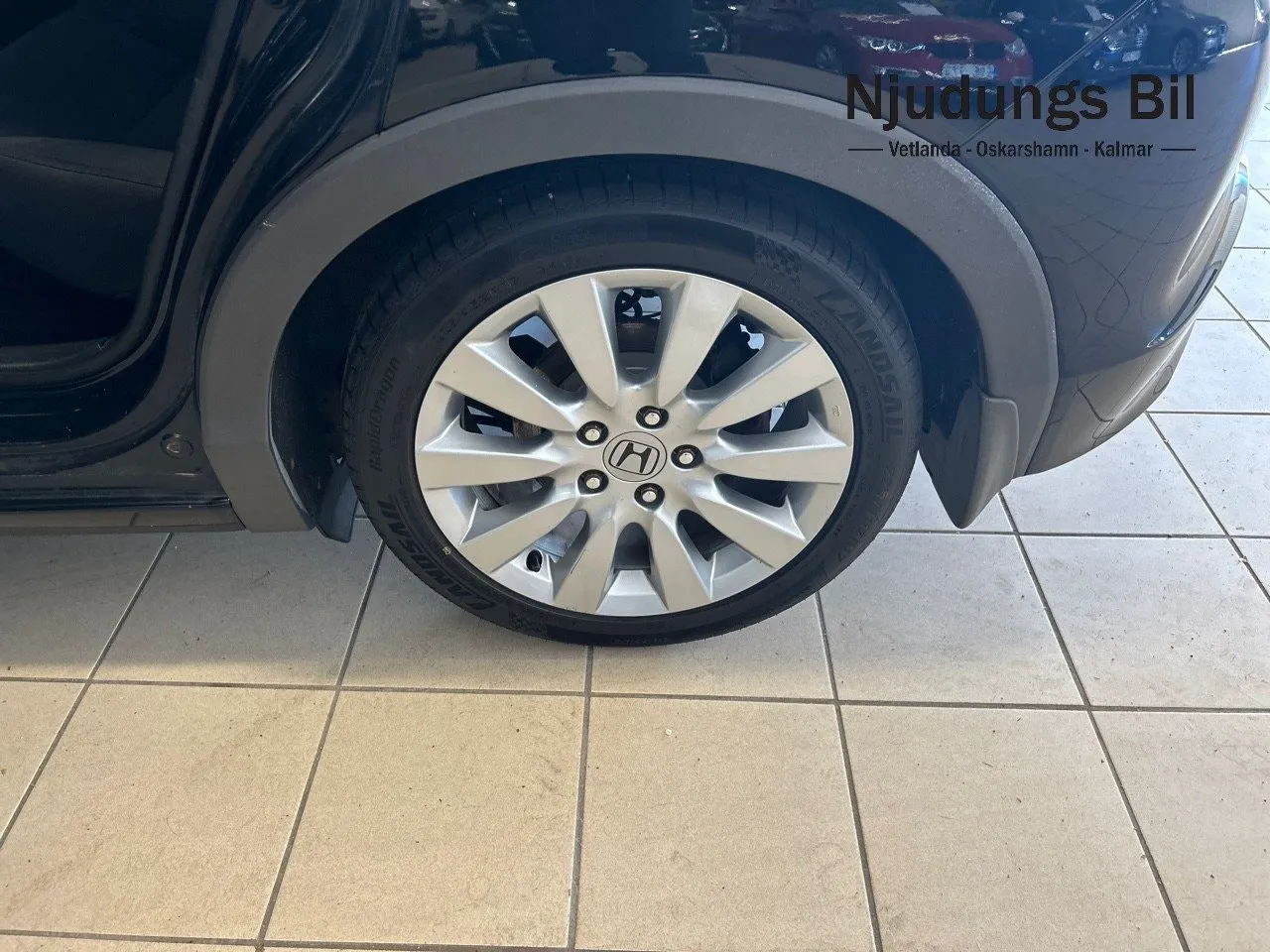 Vehicle image 9