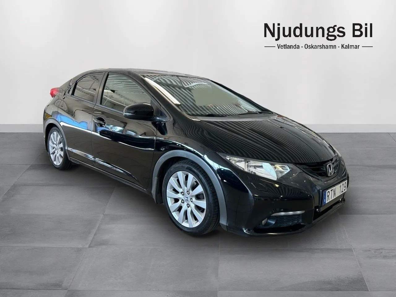 Vehicle image 3
