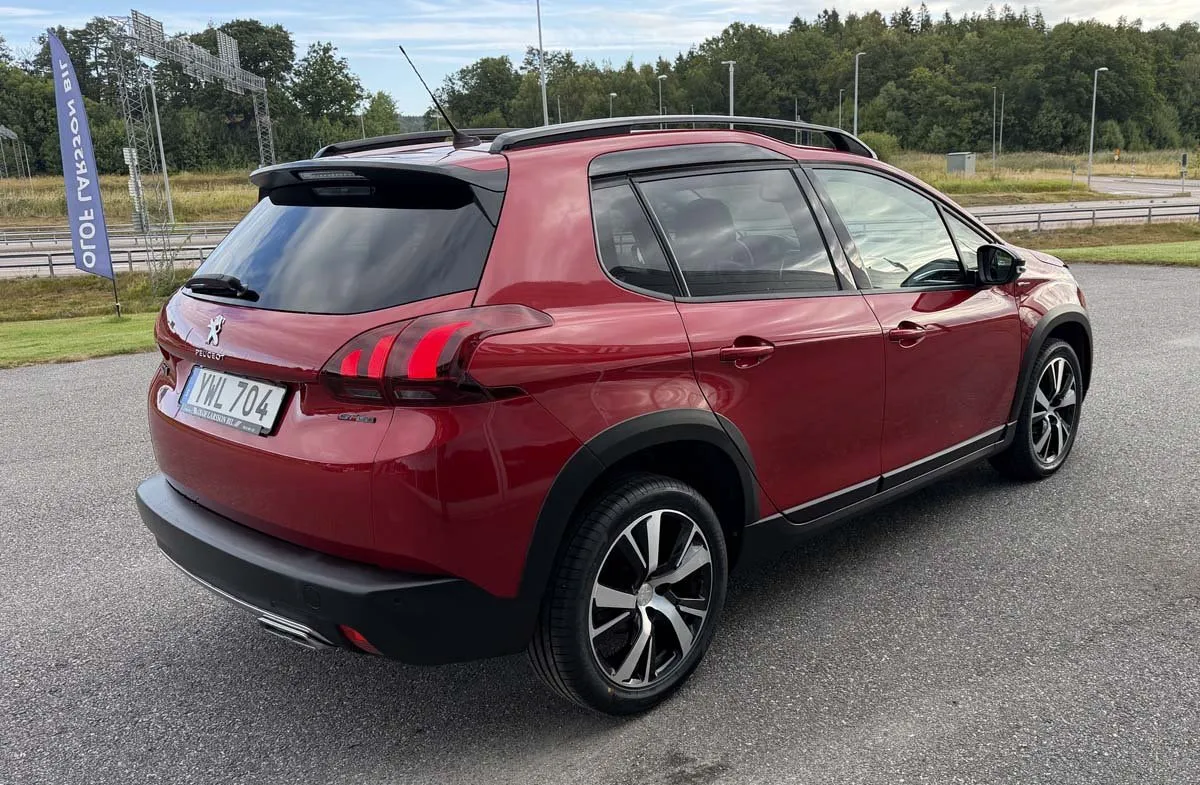 Vehicle image 5