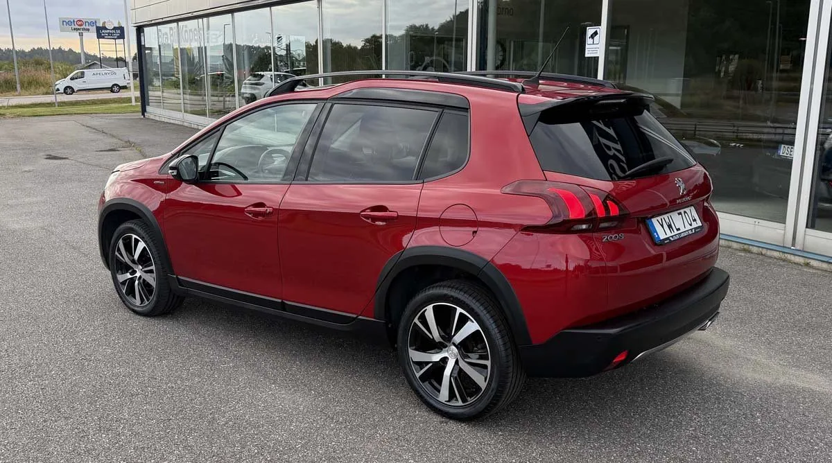 Vehicle image 4