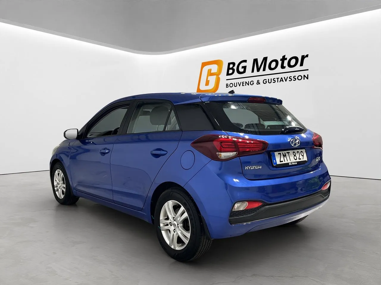 Vehicle image 5