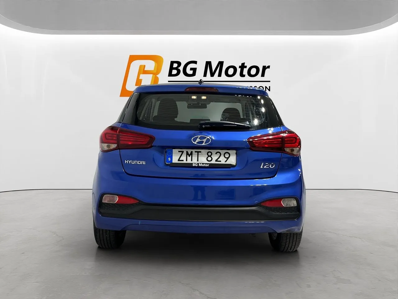 Vehicle image 4