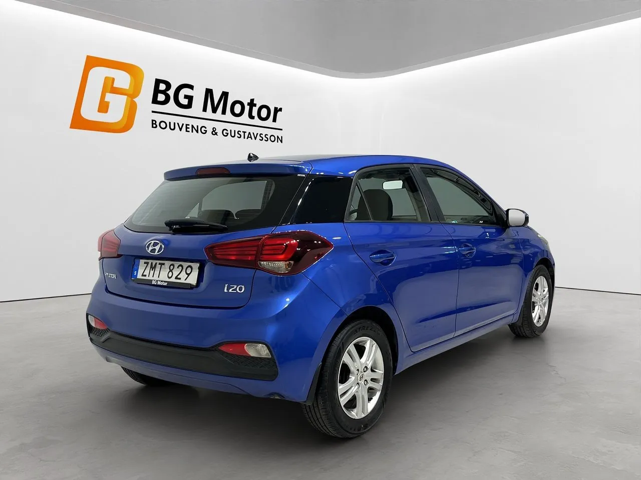 Vehicle image 3