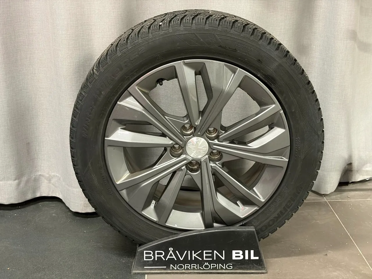 Vehicle image 16