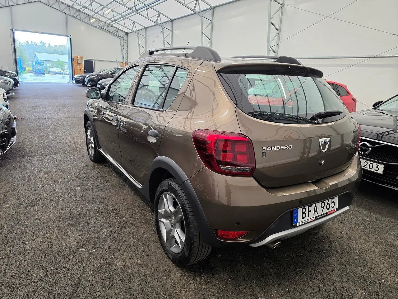 Vehicle image 5