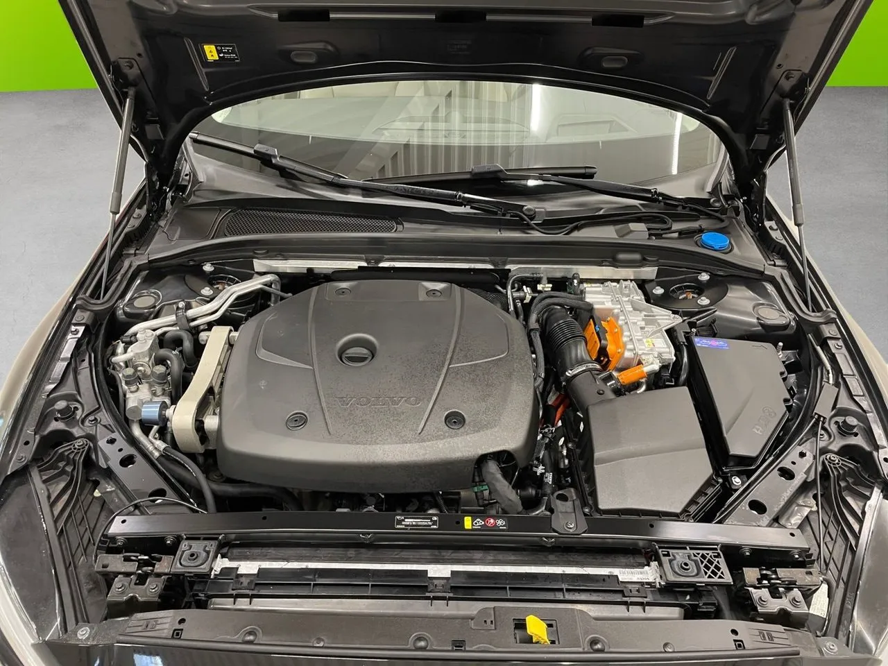 Vehicle image 16