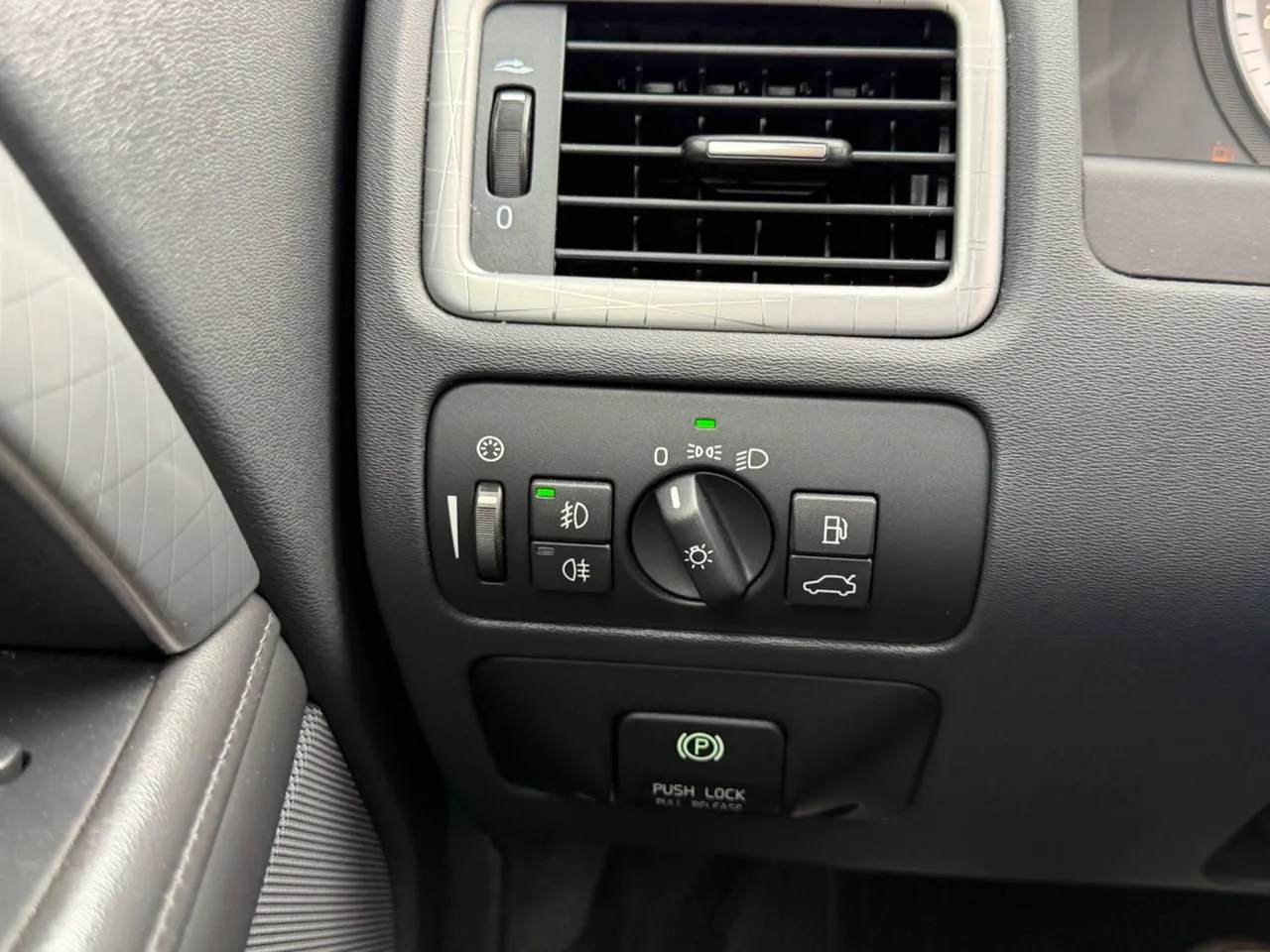 Vehicle image 29