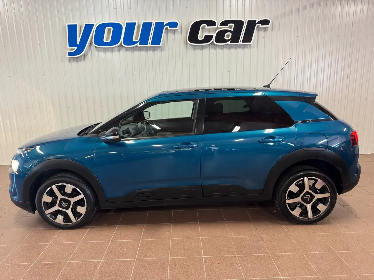 Vehicle image 3