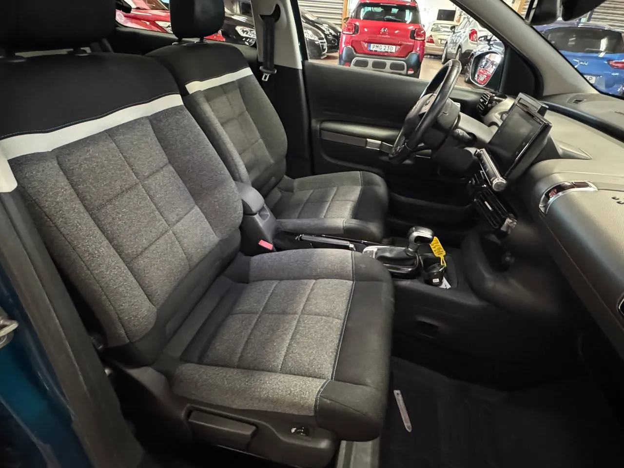 Vehicle image 7