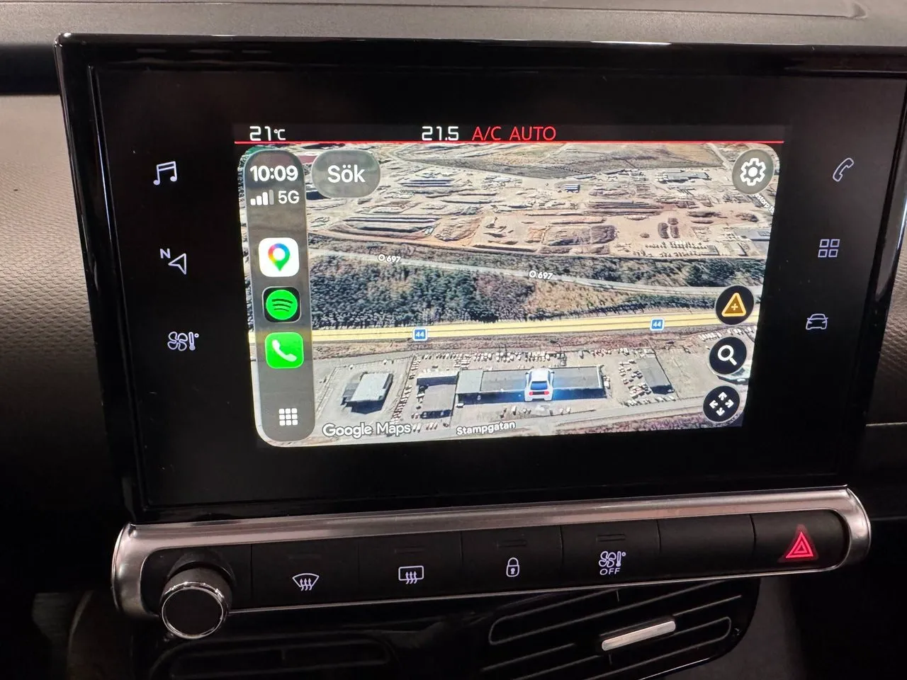 Vehicle image 14