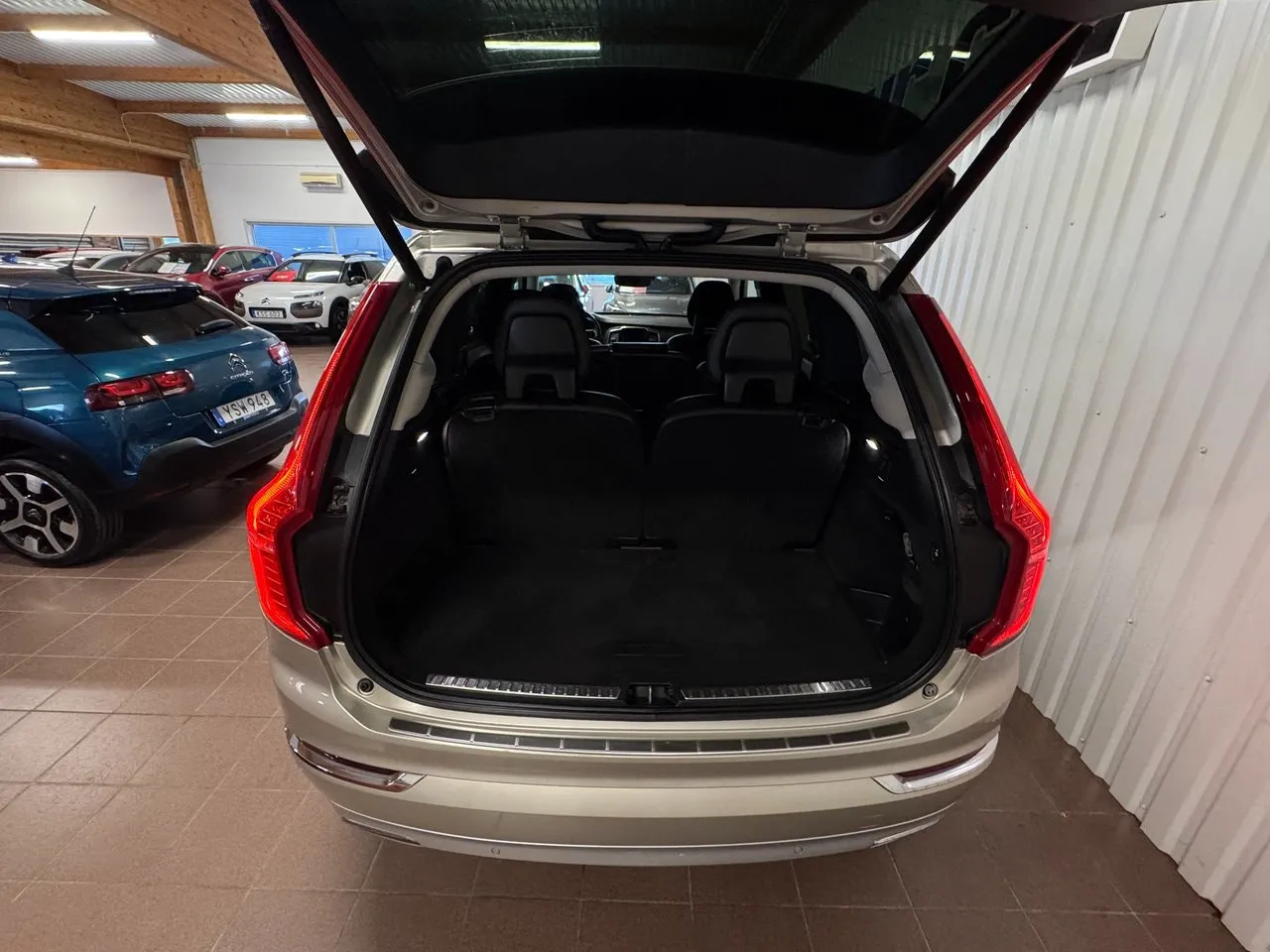 Vehicle image 6