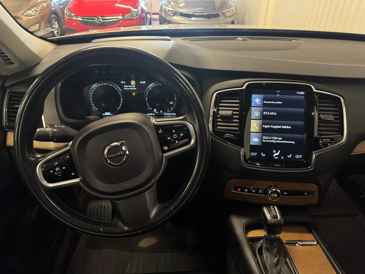Vehicle image 14