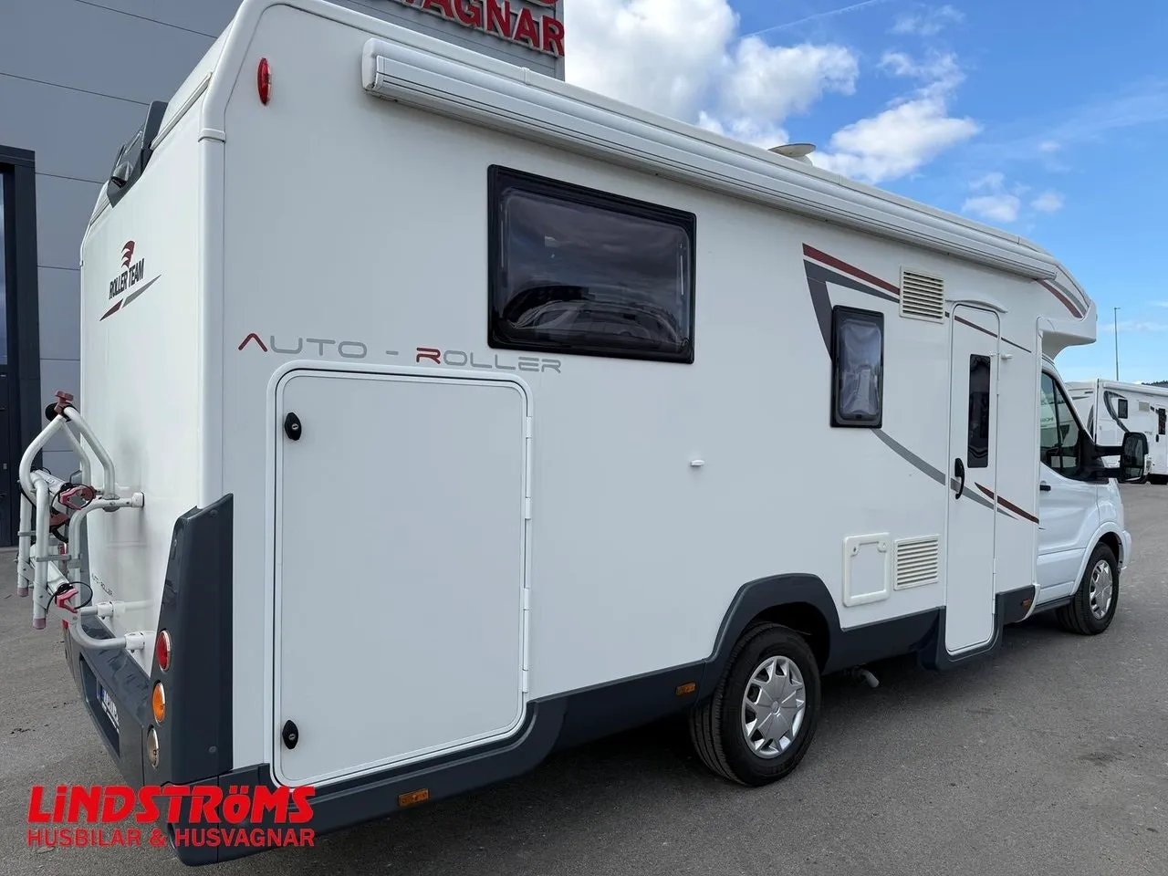 Vehicle image 15