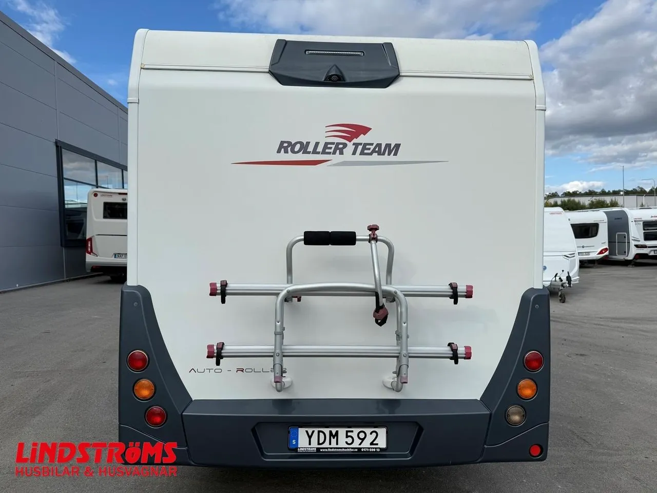 Vehicle image 16