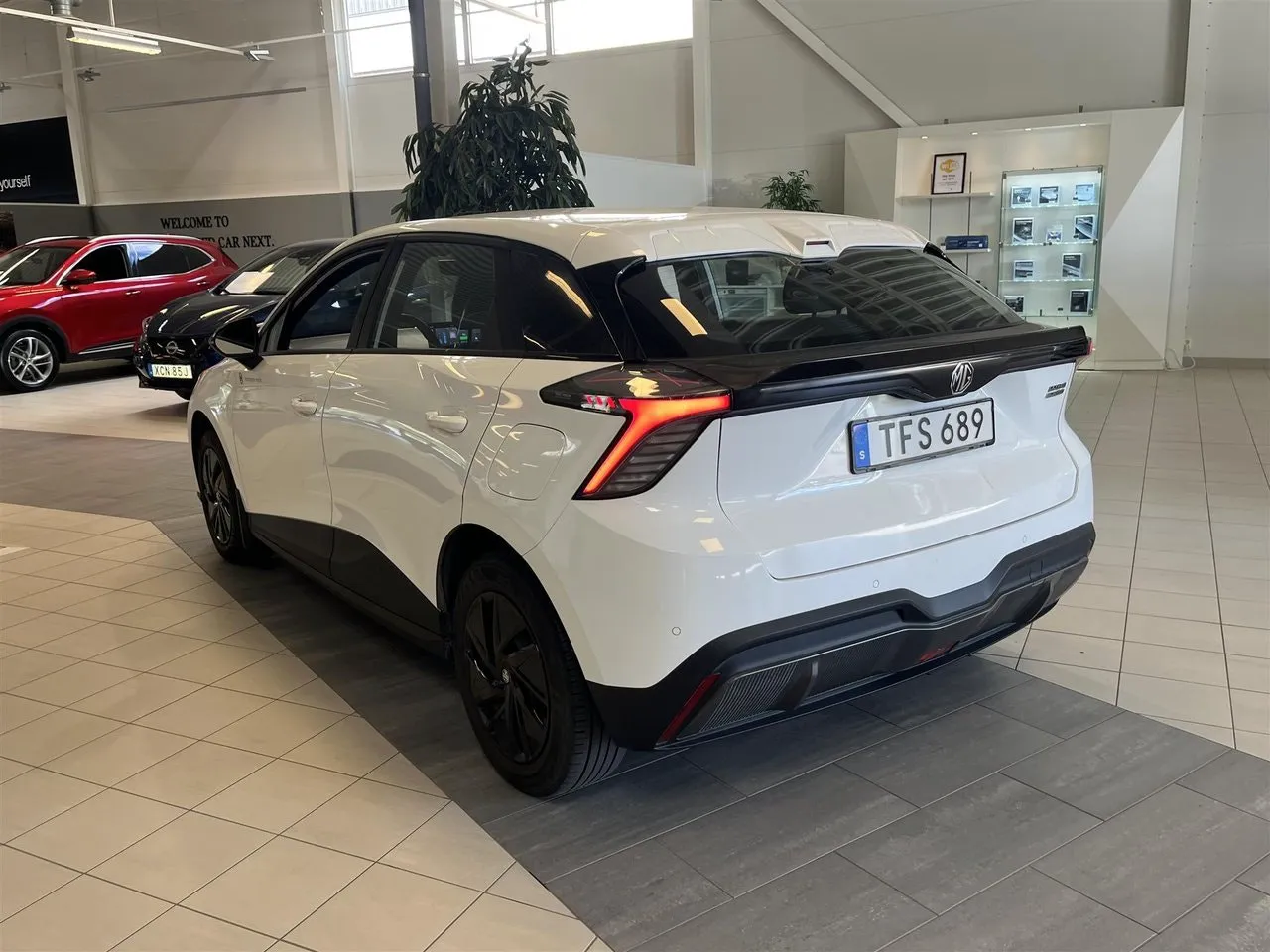 Vehicle image 5