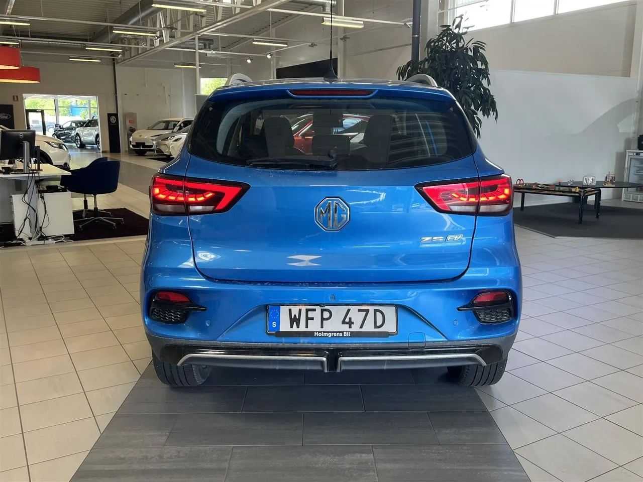 Vehicle image 4