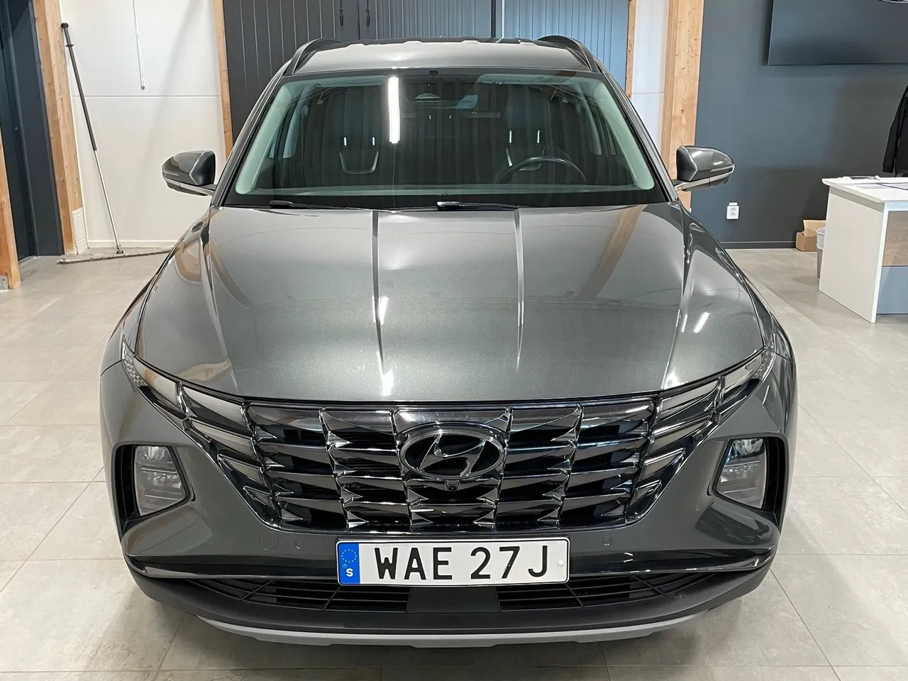 Vehicle image 6