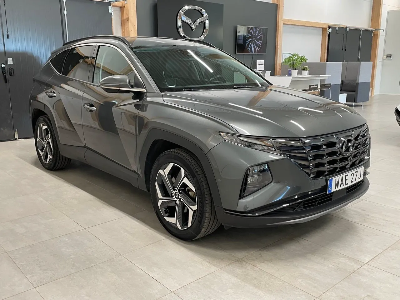 Vehicle image 5