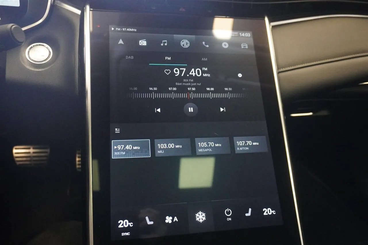 Vehicle image 18
