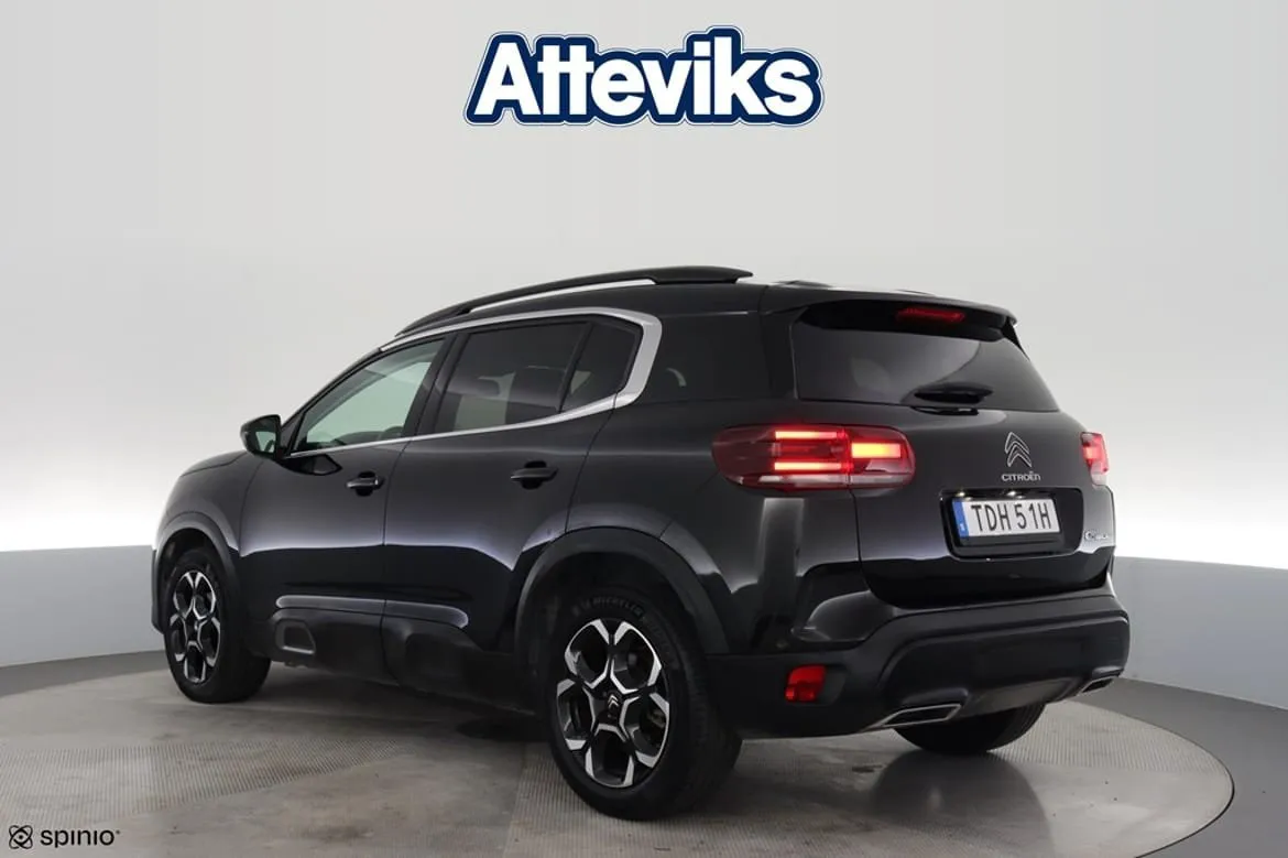 Vehicle image 16