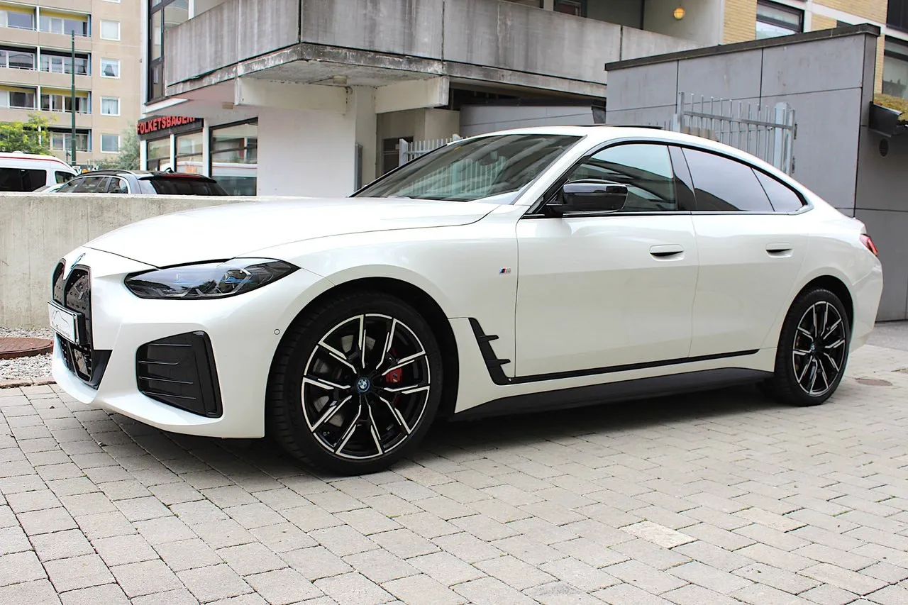 Vehicle image 13