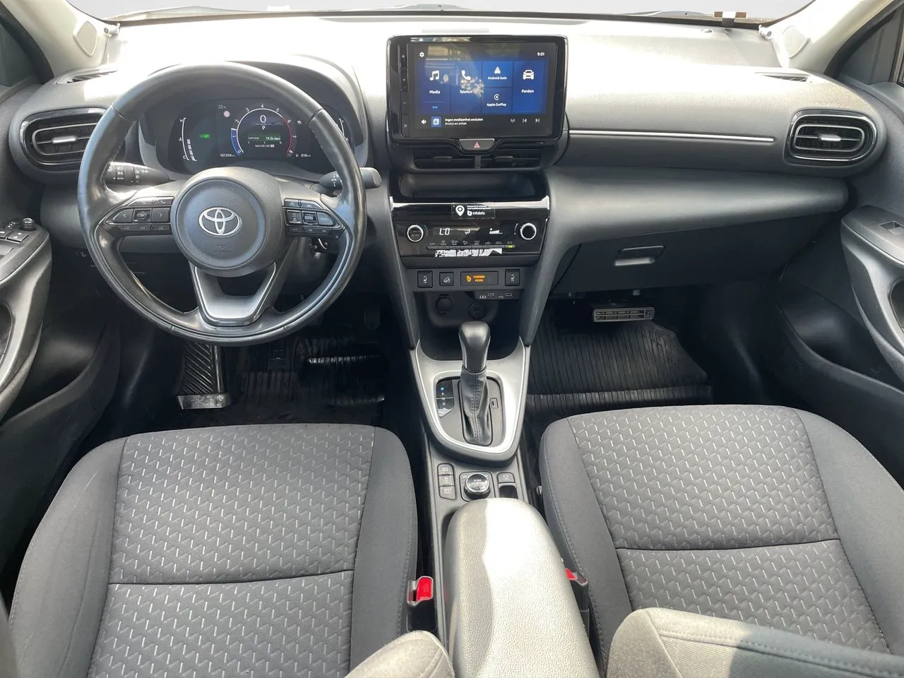 Vehicle image 10