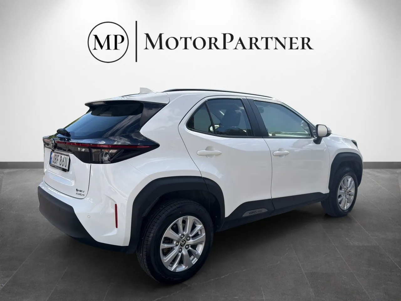 Vehicle image 6