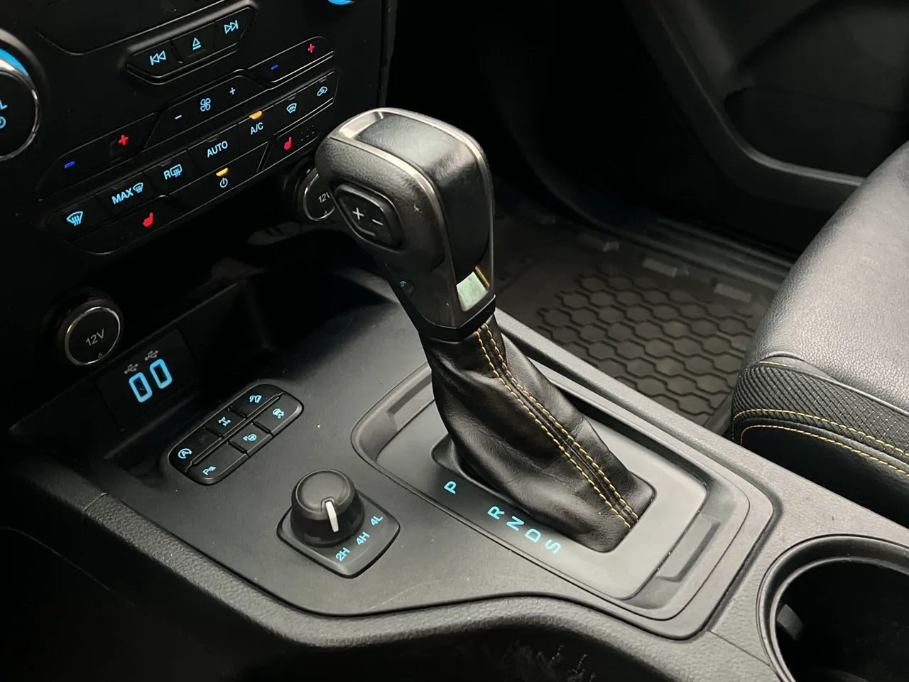 Vehicle image 28