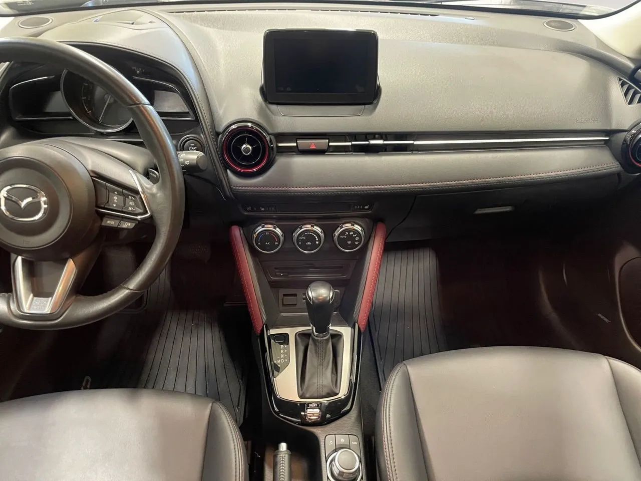 Vehicle image 10