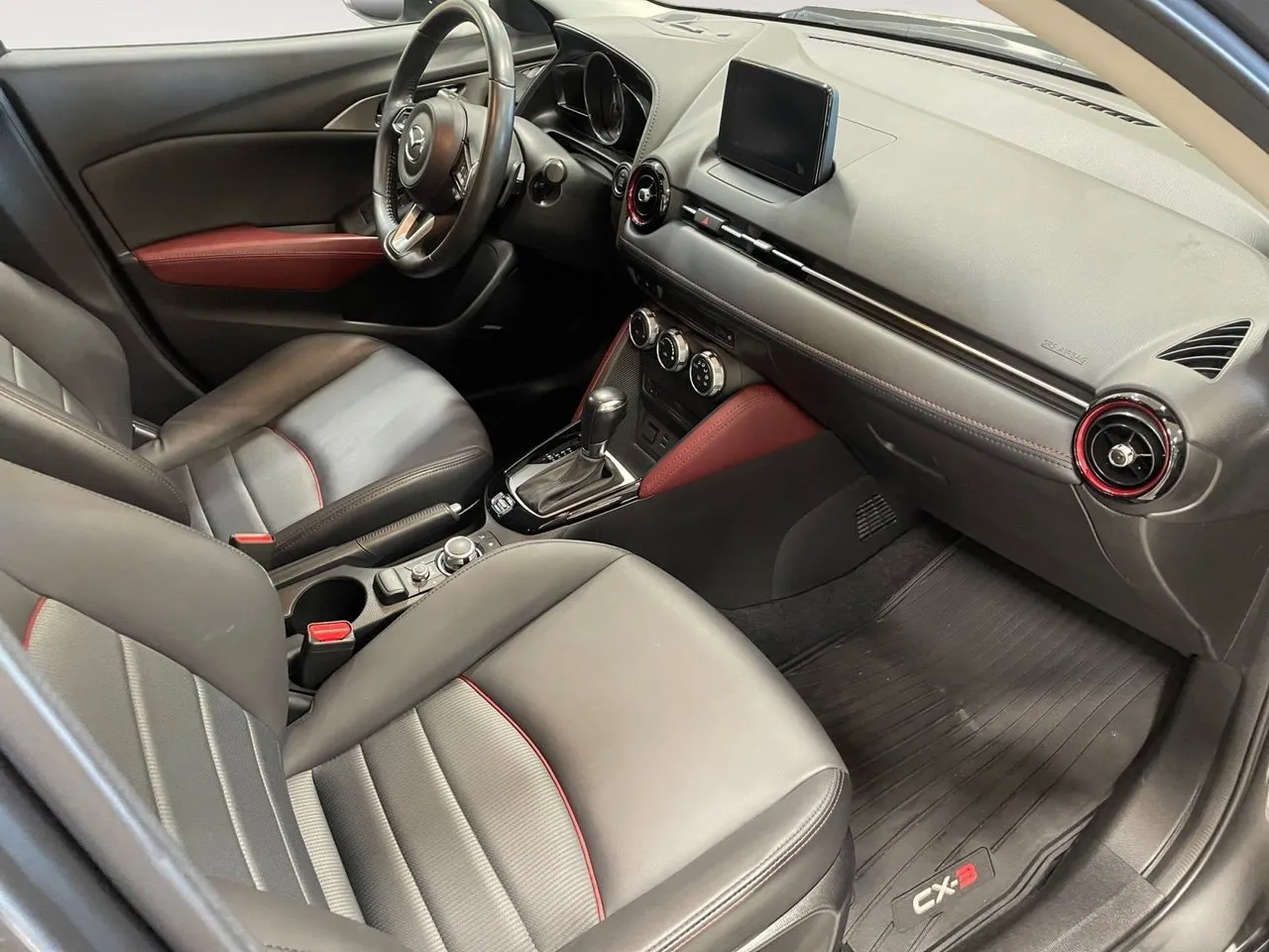 Vehicle image 14