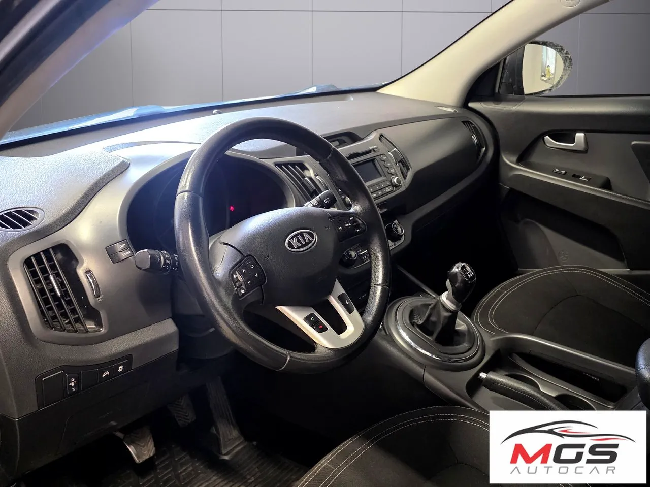 Vehicle image 15