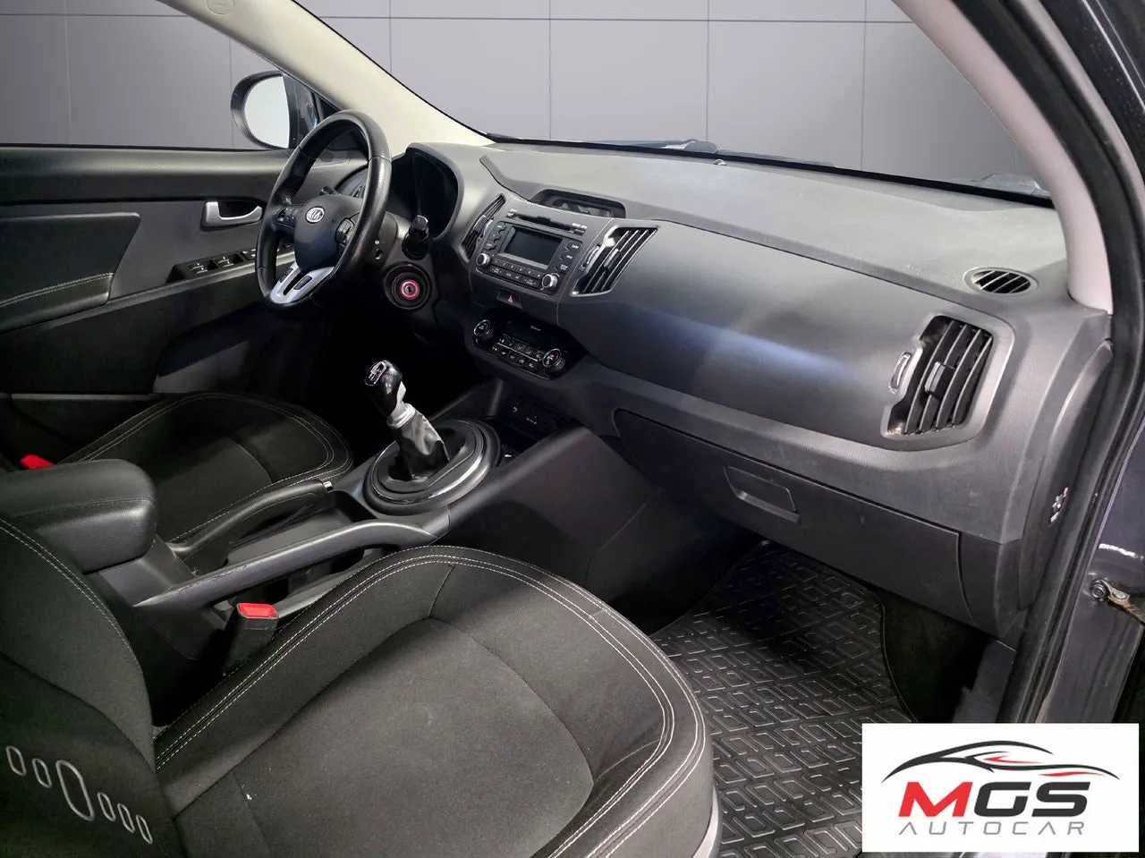 Vehicle image 10
