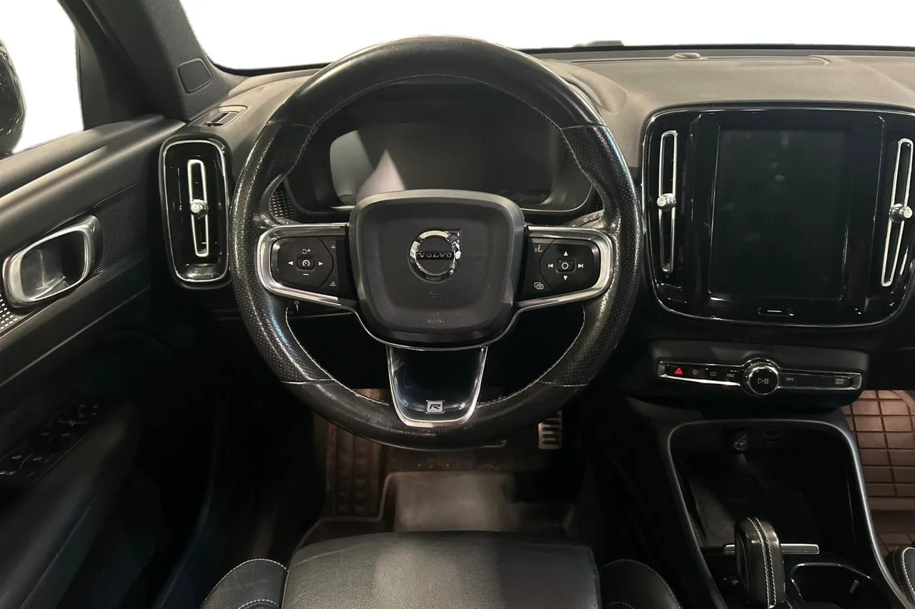 Vehicle image 15