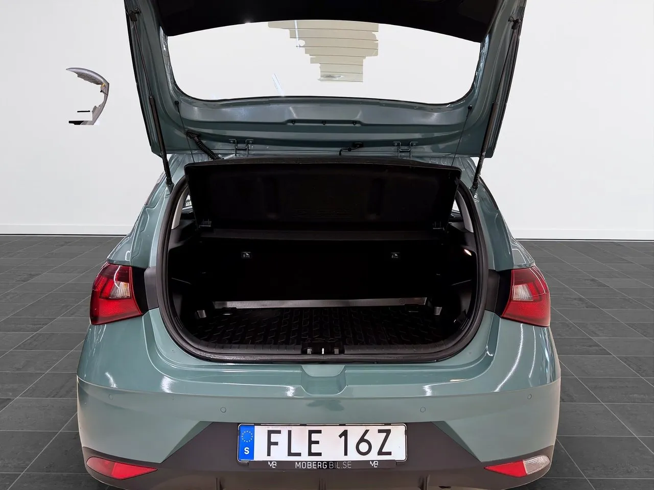 Vehicle image 13