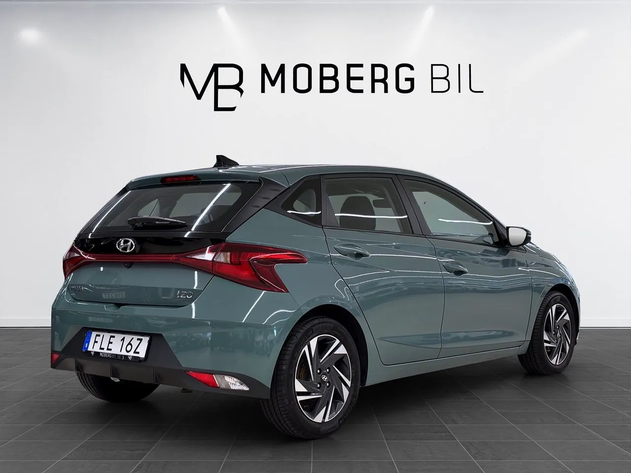 Vehicle image 4